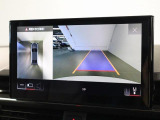 精細なサラウンドビューカメラで車両の周囲を確認できます