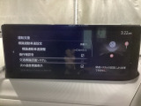 フォワードセンシングカメラで認識した交通標識をディスプレイに表示し、交通標識の見落とし防止を図り、安全運転を支援します。