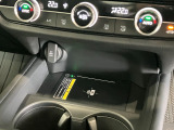 ワイヤレス充電器です!置くだけ充電が可能です♪対応したスマートフォンであれば、基本的に充電は可能です!