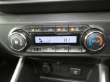 オートエアコン装備です。オートで空調を行ってくれるので車内は、とっても快適!だからドライブもさらに楽しい!