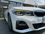 また、BMW正規認定中古車は、エマージェンシーサービスが自動付帯。24時間365日、皆様のカーライフをサポート致します。確かな安心のうえで、「駆けぬける歓び」をご堪能ください。