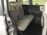 スライドドアなら狭い駐車場でもドアをぶつける心配がありません。ステップが低く乗り降りもしやすいです。