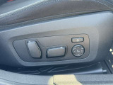 運転席メモリー付きフロント電動シート装備。