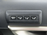 運転席は三人分のシートポジションを記憶します。
