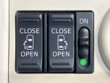 【両側パワースライドドア】スマートキーや運転席のスイッチで後席両側スライドドアの開閉が可能♪電動だから力を入れてドアを開ける必要が無く、小さなお子様でも簡単に開け閉めでき快適です♪