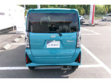 後方からの写真です。大きなバックドアで荷室も広々と確保。