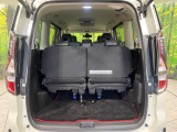 普段のお買い物や通勤、送迎等に十分な荷室スペースを確保しております。セカンドシートを倒すと、大きな荷物の積載も可能です♪