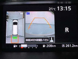 【アラウンドビューモニター】まるでクルマを真上から見ているようなアラウンドビューモニターで運転をサポート。運転席から見えにくい車の四隅や後方もモニターでしっかり見えます。