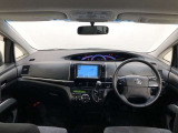 シンプルながら機能性あふれる運転席廻りです。視界性もよく、運転しやすいですよ。
