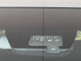 【三菱e-Assist】走行中に前方の車両等を認識し、衝突しそうな時は警報とブレーキで衝突回避と被害軽減をアシスト。より安全にドライブをお楽しみいただけます。