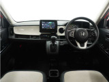 ◆視界広々で非常に運転しやすくロングドライブでも疲れを感じさせないすっきりとまとまったインパネ周りです。
