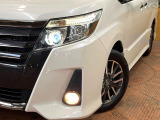 【LEDヘッドライト】悪天候や夜間走行時も良好な視界を確保し安心して運転できる高輝度LEDヘッドライトを装備!点灯速度が早く、消費電力も抑えられています。