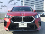 【キドニーグリル】BMWは約90年もの間、ほぼ全ての車両にひと目でBMWだと分かるこの特徴的なフロントグリルが備えられ、デザイン・アイコンとして親しまれてきました。