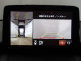 狭い場所での駐車やすれ違いなどでより的確な運転操作に役立つ360&deg;ビューモニターが装備されています。