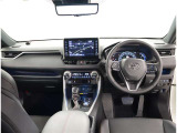 オシャレなインテリアで運転する気分も盛り上がりますよね^^
