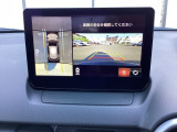 狭い場所での駐車やすれ違いなどでより的確な運転操作に役立つ360&deg;ビューモニターが装備されています。