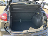 ハッチバックタイプですが、荷室スペースもしっかりございます!