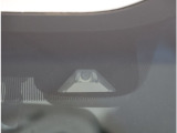 ホンダセンシング機能を支えているフロントカメラ(ドライブレコーダーではございません)!道路状況等を検知してドライバーの安全運転をサポート!※能力には限界がありますので過信せず安全運転をお願いします!
