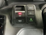 パーキングブレーキはスマートな電子制御式と合わせて渋滞時等にブレーキペダルから足を離しても停車状態を保持してくれるオートブレーキホールド機能で運転が楽になります。スタートはアクセルペダルを踏むだけ