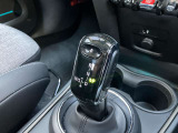 車両の詳細、ご質問につきましては、弊社営業スタッフまでお気軽にご連絡下さいませ。遠方のお客様には実車の詳細画像送信も承ります。