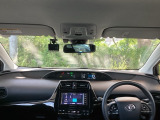 フロントガラスが大きく、ワイドな視界で運転もしやすくなるように設定されています。
