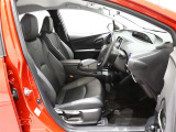 ホールド性の高いドライバーズシートで長時間の運転でも疲れ難いです!