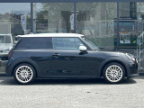 国道246号線沿い、南町田グランベリーパーク駅すぐ。MINI NEXT 東名横浜/〒194-0004 東京都町田市鶴間5-18-1