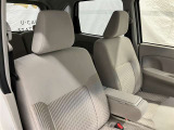 高いホールド性で運転姿勢が安定します。長距離ドライブでも疲れにくいのが魅力です。