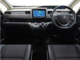 ◆視界広々で非常に運転しやすくロングドライブでも疲れを感じさせないすっきりとまとまったインパネ周りです。