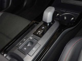 電動パーキングブレーキ・ブレーキホールドを装備してます。ホールド機能は信号待ちが多い一般道で疲労軽減になり、大好評です!