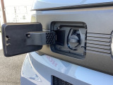 充電口はフロントグリルに配置されています。