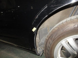 この車両は助手席側リアフェンダーにA3サイズ程度のへこみ傷が有ります。こちらは現状での販売となります。ご希望であれば当社にて板金修理を行うことも可能です。詳しくは担当営業までご相談下さいませ。