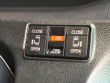 【両側パワースライドドア】スマートキーや運転席のスイッチで後席両側スライドドアの開閉が可能♪電動だから力を入れてドアを開ける必要が無く、小さなお子様でも簡単に開け閉めでき快適です♪