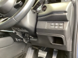 左側に高速で便利なETCがあり、横滑りを防ぐVSAなどのスイッチは、運転席の右側、手の届きやすい位置にあります。