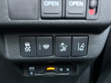 [ VSA (ABS+TCS+横すべり抑制) ]すべりやすい道や、障害物・割り込み車を避けるため急ハンドルを切った時に起こりがちなクルマの姿勢の乱れを抑制し、運転にゆとりをもたらします。