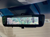【デジタルインナーミラー】後席の大きな荷物や同乗者で後方が確認しづらい時でも安心!カメラが撮影した車両後方の映像をルームミラー内に表示。クリアな視界で状況の確認が可能です!