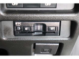 高速道路の利用時に便利なETC。料金所での停車や小銭を探す手間がなくなり快適です♪見た目もすっきりとしたビルトインタイプを装備しています。