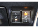 シートヒーターは、エアコンで車内を温めるよりも早くシートが温まるので、寒い季節も快適になります。