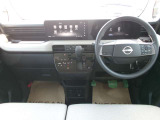 操作しやすい運転席廻り!操作パネルも使いやすい!!ドライブが楽しくなります!