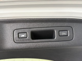 パワーテールゲートでワンタッチでの操作が可能です
