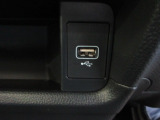 便利な充電用USBジャックも付いています。