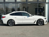 BMWを熟知したメカニックによる、360度の納車前点検。ドイツ本国と同様の教育・訓練を受けたメカニックが徹底的に点検、整備した後にお客様にお引渡しします。
