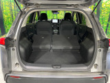 普段のお買い物や通勤、送迎等に十分な荷室スペースを確保しております。セカンドシートを倒すと、大きな荷物の積載も可能です♪