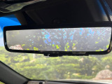 【デジタルインナーミラー】後席の大きな荷物や同乗者で後方が確認しづらい時でも安心!カメラが撮影した車両後方の映像をルームミラー内に表示。クリアな視界で状況の確認が可能です!
