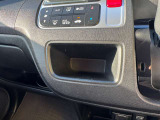 納車前整備は提携工場にて行い、納車時整備記録簿を発行いたします。基本交換消耗品については整備欄をご参照ください。