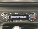 オートエアコンは温度を設定するだけで、自動で風量などを設定してくれます。運転しながら操作も必要ないので、安全性も向上します。