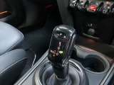 車両の詳細、ご質問につきましては、弊社営業スタッフまでお気軽にご連絡下さいませ。遠方のお客様には実車の詳細画像送信も承ります。