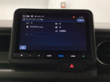 HondaCONNECT対応の便利なナビディスプレー。お持ちのスマートフォンと連携して、ナビやBluetoothでの音楽再生が可能です。デザインはもちろん、操作性も良好です。