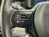 ステアリングにオーディオ操作スイッチが付いています。オーディオ画面に直接タッチしなくても操作が出来ますので、運転に集中できます。