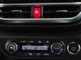 車内を快適に、オートエアコンを装備しています。